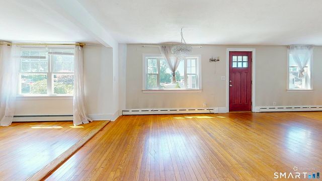 1 Middle Street, Waterford, CT 06385