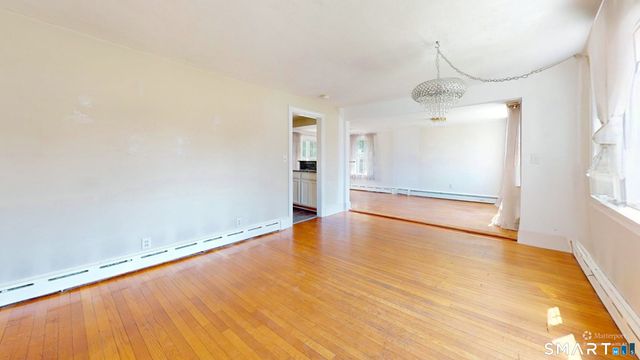 1 Middle Street, Waterford, CT 06385
