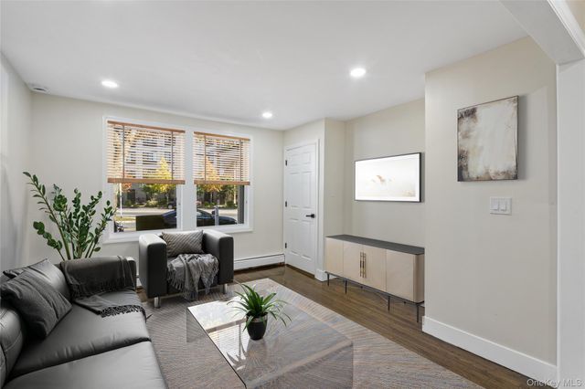 6 Mccue Street, Wheatley Heights, NY 11798