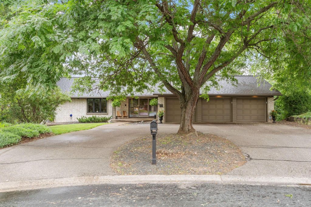 8087 Kentucky Circle, Bloomington, MN 55438