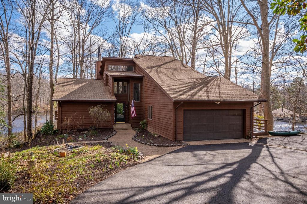 Image 1 of property listing at 10234 ASHLAND DR, King George, VA 22485