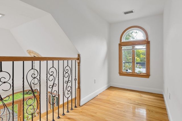 24 Carthay Cir, Newton, MA 02461