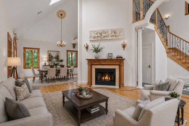 24 Carthay Cir, Newton, MA 02461