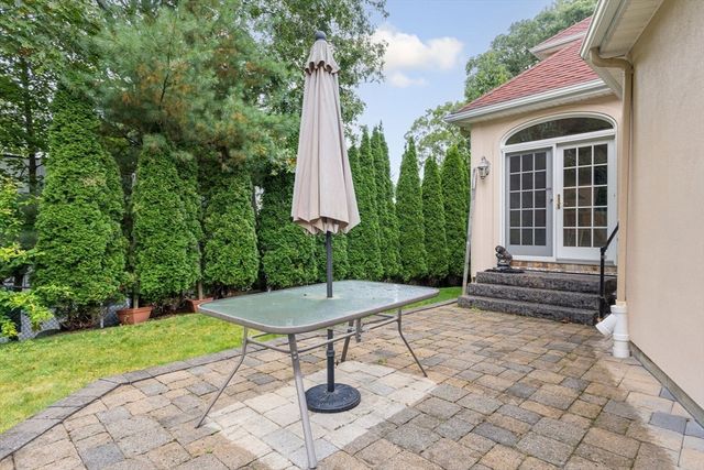 24 Carthay Cir, Newton, MA 02461