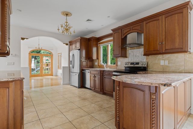 24 Carthay Cir, Newton, MA 02461