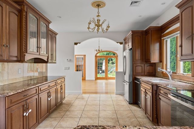 24 Carthay Cir, Newton, MA 02461