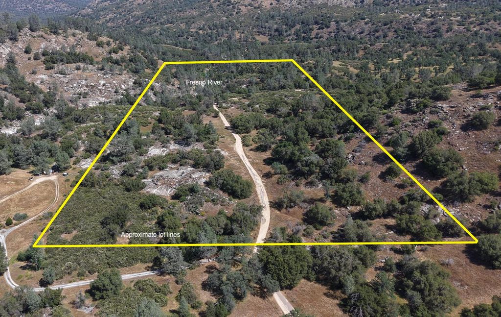 Image 4 of property listing at 80 Polk Ranch Road, Coarsegold, CA 93614