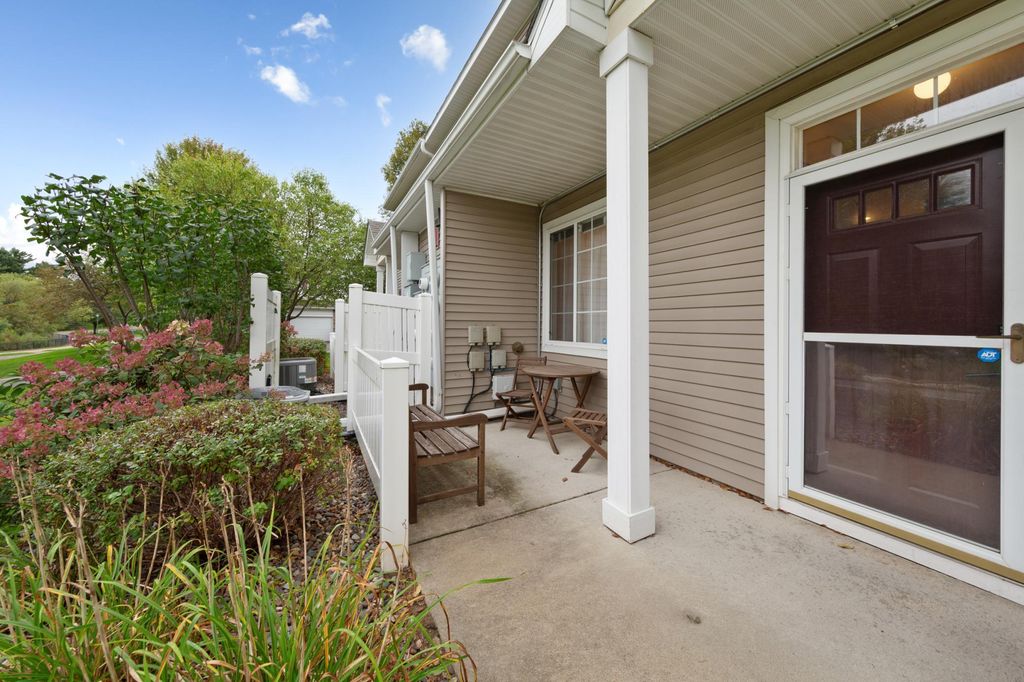 738 Maple Hills Drive J, Maplewood, MN 55117 — photo 4