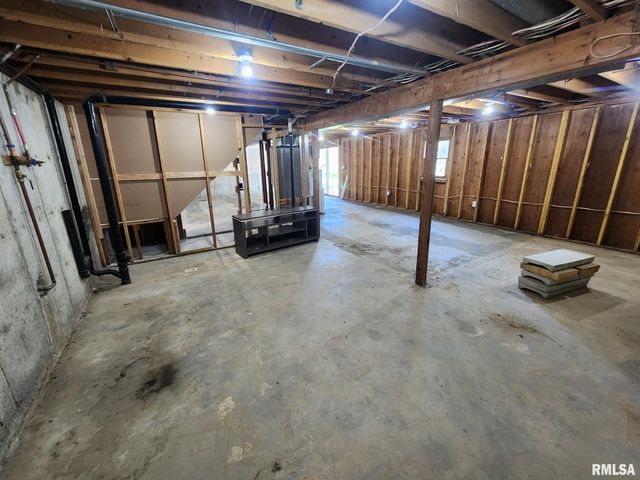 593 VIRGINIA Street, Hannibal, MO 63401