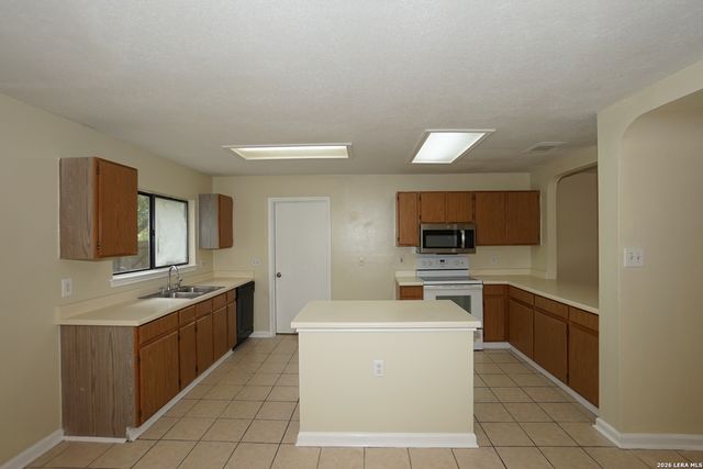 7903 BOWENS CROSSING ST, San Antonio, TX 78250