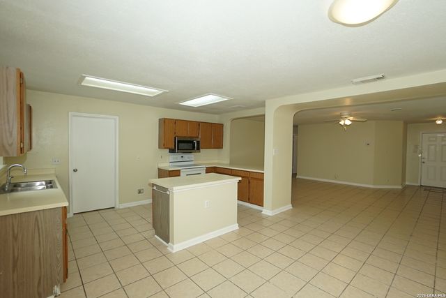 7903 BOWENS CROSSING ST, San Antonio, TX 78250