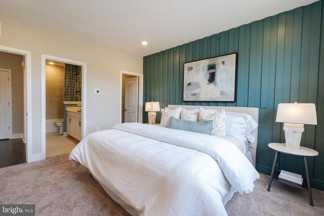 132 LEONA STEWART LN, Pennington, NJ 08534