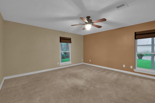 402 Pine Manor Dr, Conroe, TX 77385