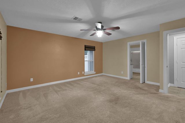 402 Pine Manor Dr, Conroe, TX 77385