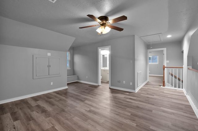 402 Pine Manor Dr, Conroe, TX 77385