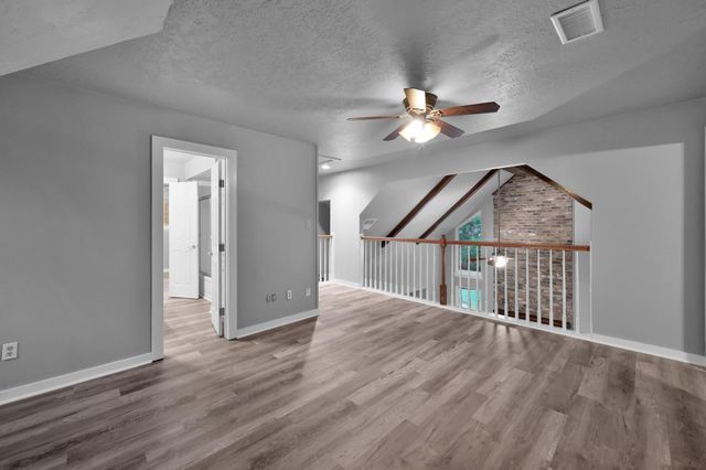 402 Pine Manor Dr, Conroe, TX 77385