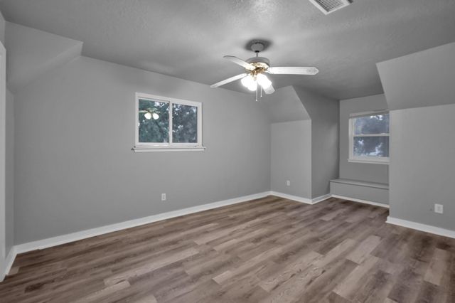 402 Pine Manor Dr, Conroe, TX 77385