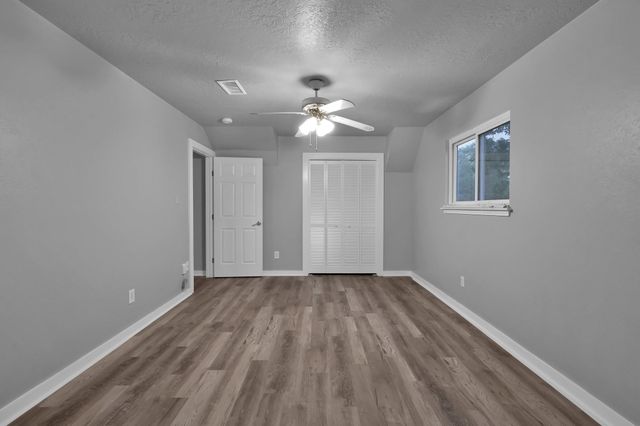 402 Pine Manor Dr, Conroe, TX 77385