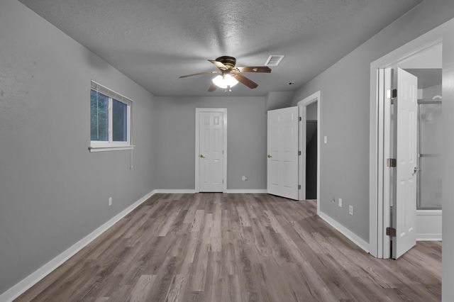 402 Pine Manor Dr, Conroe, TX 77385