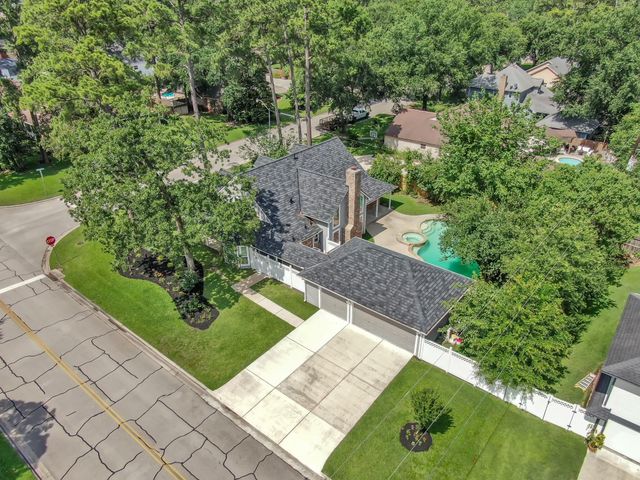 402 Pine Manor Dr, Conroe, TX 77385