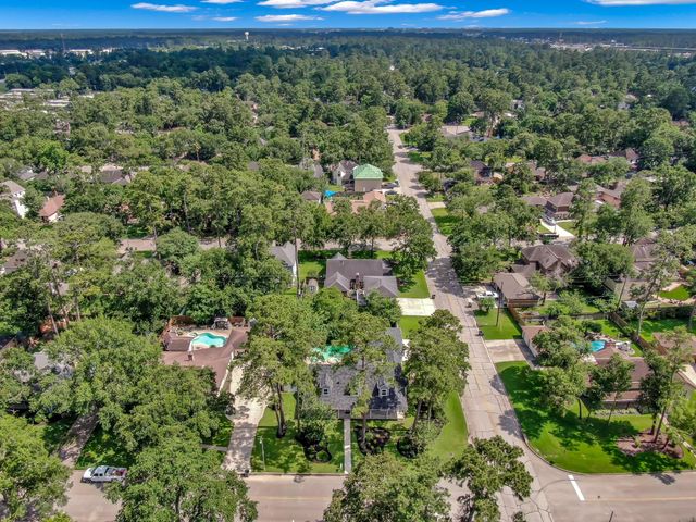 402 Pine Manor Dr, Conroe, TX 77385