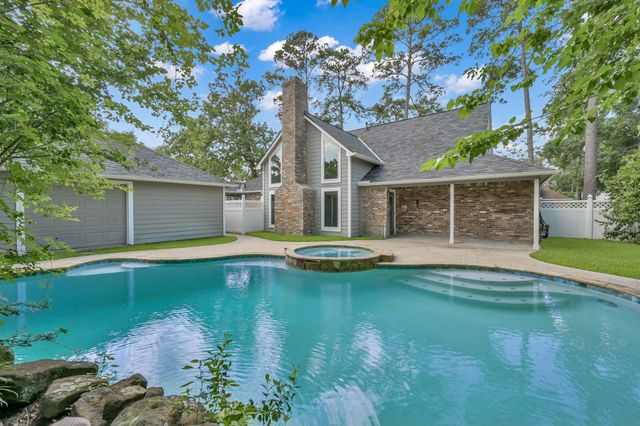 402 Pine Manor Dr, Conroe, TX 77385