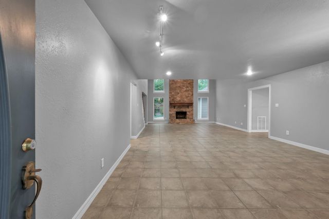 402 Pine Manor Dr, Conroe, TX 77385