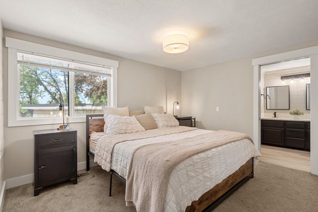 524 N Berkeley Way, Medford, OR 97504