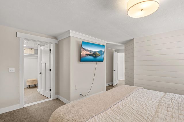 524 N Berkeley Way, Medford, OR 97504