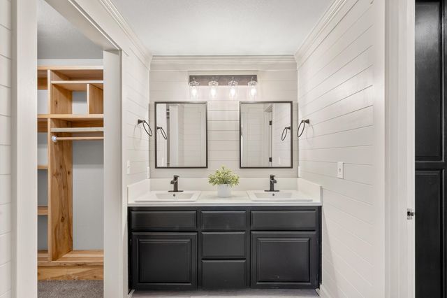 524 N Berkeley Way, Medford, OR 97504