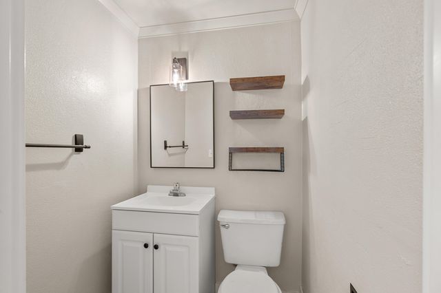 524 N Berkeley Way, Medford, OR 97504