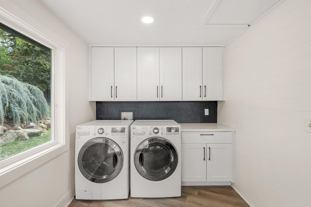 524 N Berkeley Way, Medford, OR 97504