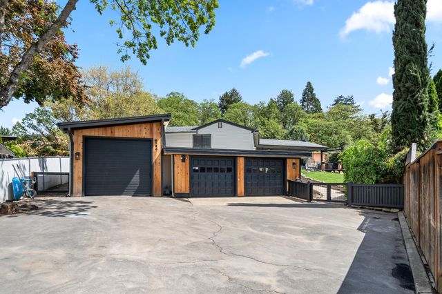 524 N Berkeley Way, Medford, OR 97504