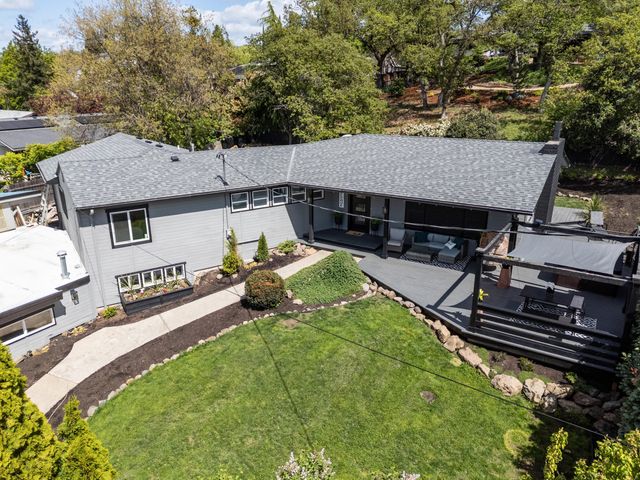 524 N Berkeley Way, Medford, OR 97504