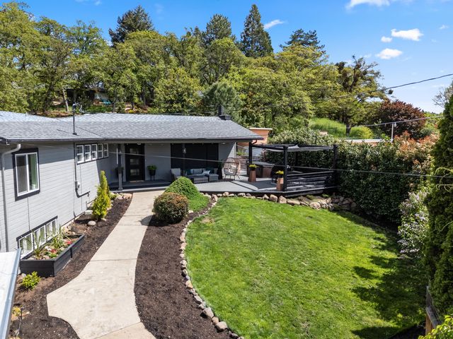 524 N Berkeley Way, Medford, OR 97504