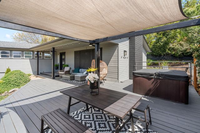 524 N Berkeley Way, Medford, OR 97504