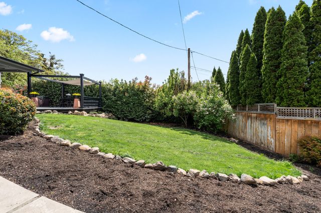 524 N Berkeley Way, Medford, OR 97504