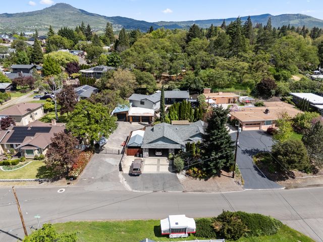 524 N Berkeley Way, Medford, OR 97504