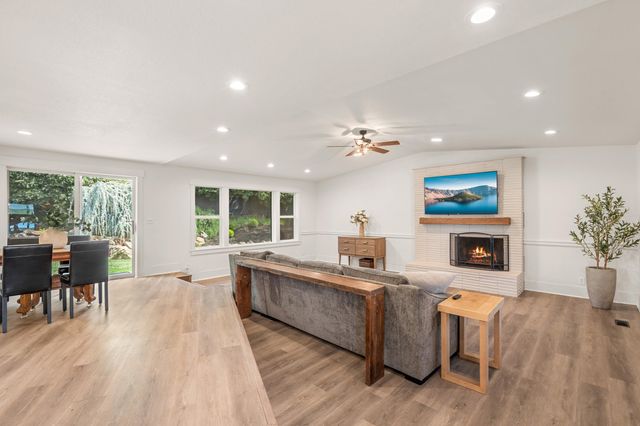 524 N Berkeley Way, Medford, OR 97504