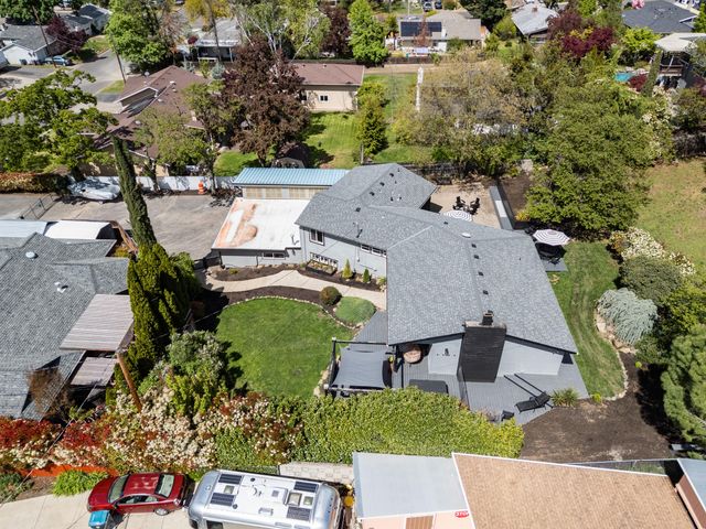 524 N Berkeley Way, Medford, OR 97504