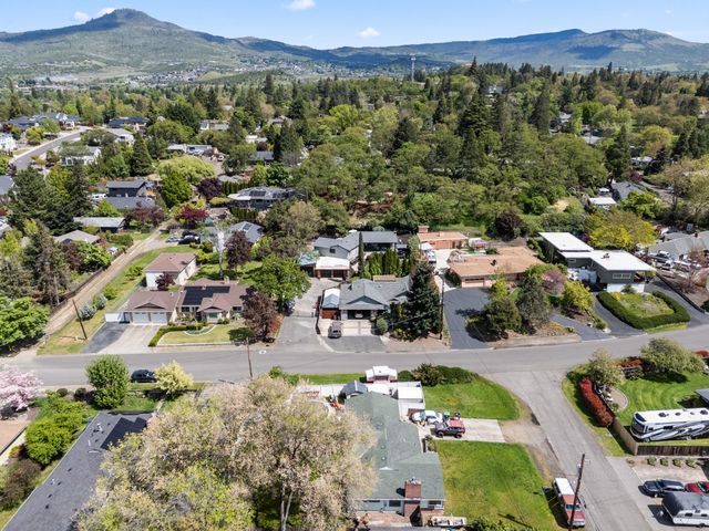 524 N Berkeley Way, Medford, OR 97504