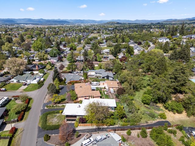 524 N Berkeley Way, Medford, OR 97504