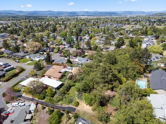 524 N Berkeley Way, Medford, OR 97504