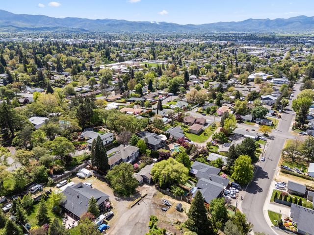 524 N Berkeley Way, Medford, OR 97504