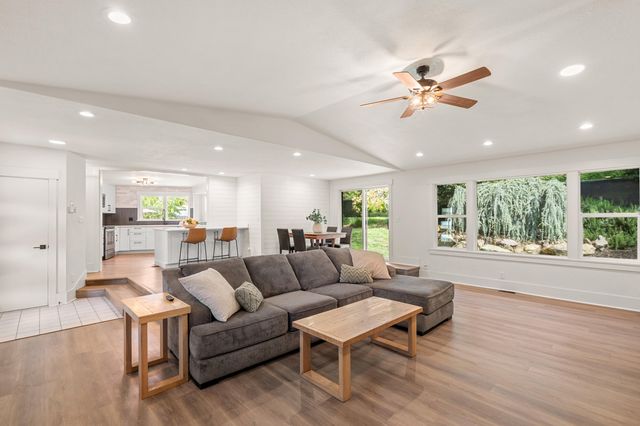 524 N Berkeley Way, Medford, OR 97504