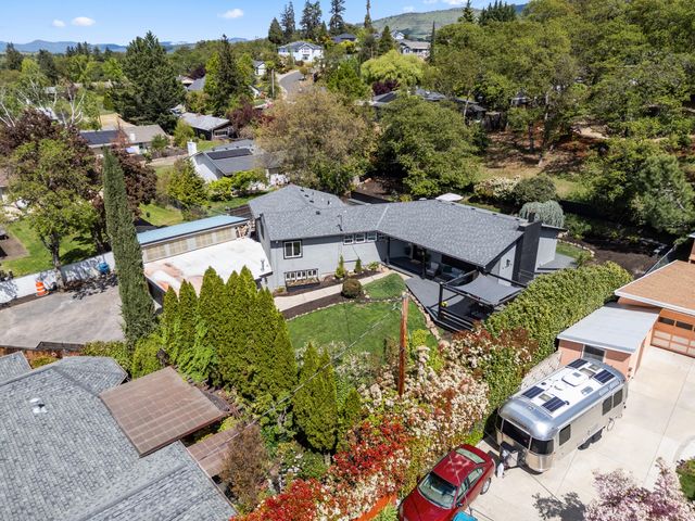 524 N Berkeley Way, Medford, OR 97504