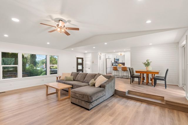 524 N Berkeley Way, Medford, OR 97504