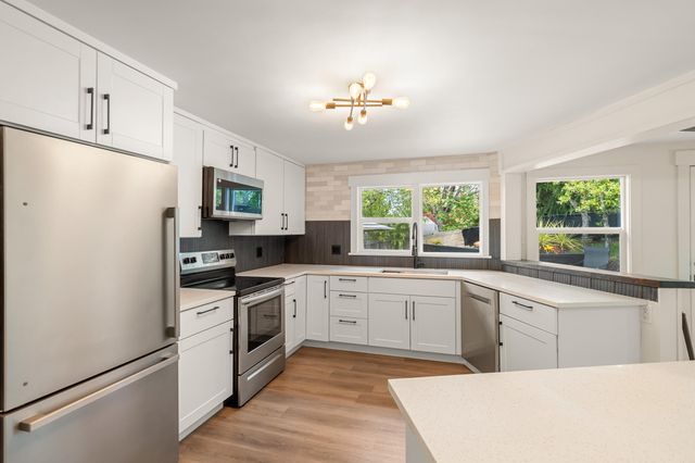 524 N Berkeley Way, Medford, OR 97504