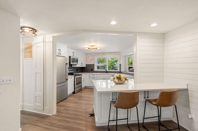 524 N Berkeley Way, Medford, OR 97504