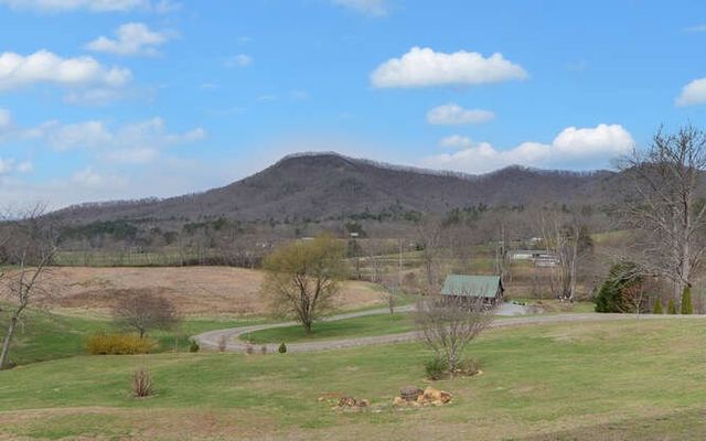 685 Barefoot Road, Hiawassee, GA 30546